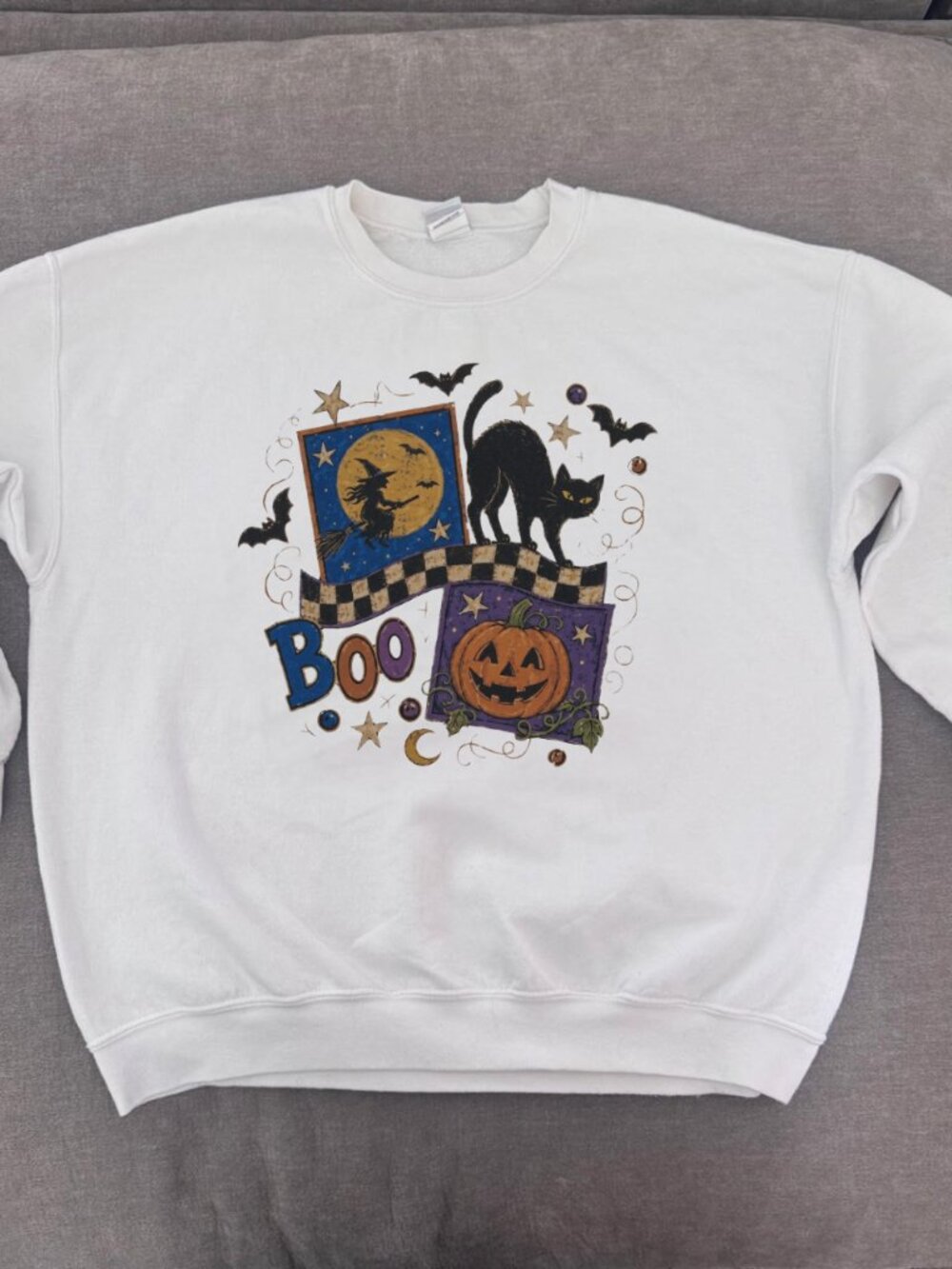Gildan White Halloween Cat "Boo" Crewneck Graphic Sweatshirt